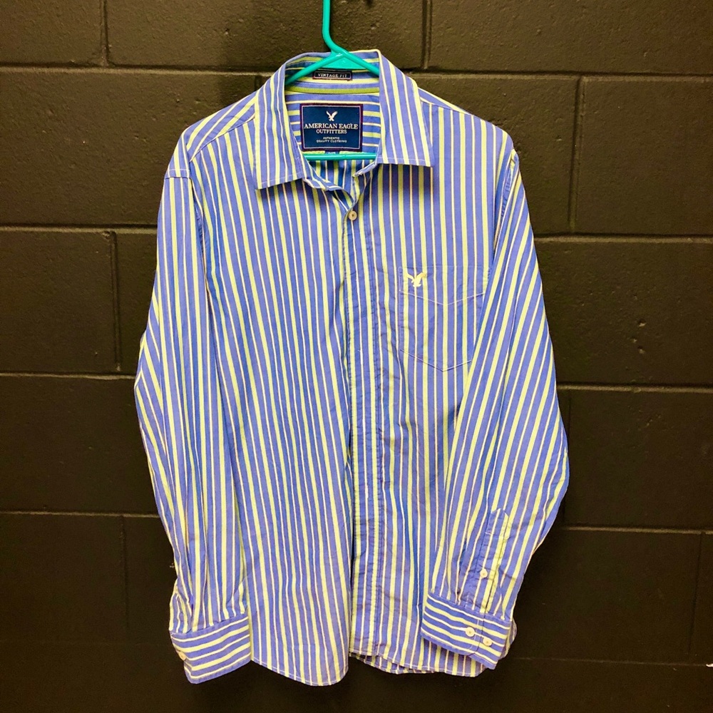 💙 American Eagle Casual Striped Button Down